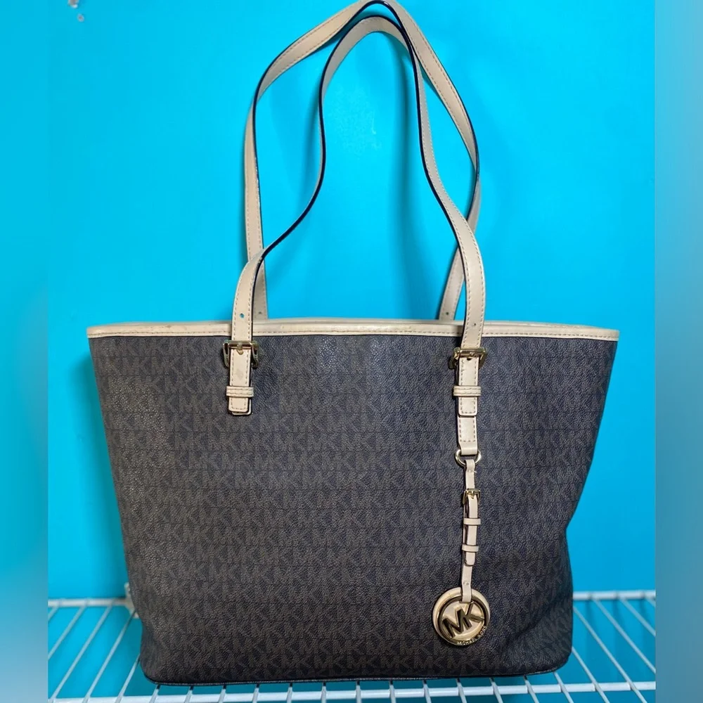 Michael Kors Tote 😍 kept in storage😍 only carried a few times ! - Picture 2 of 7